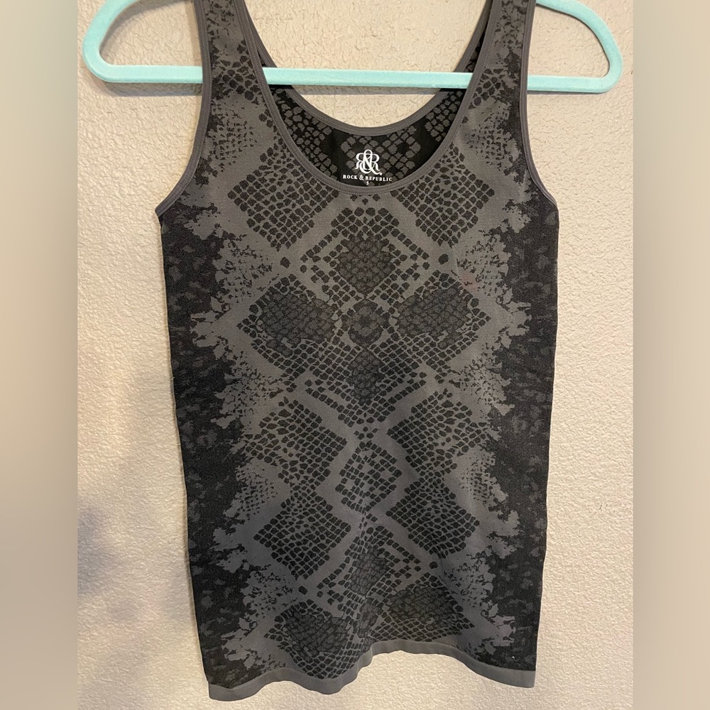 Rock and Republic size small cami smoother tank